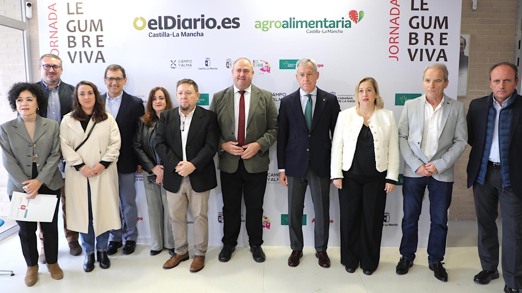 Foto de familia de la 'I Jornada Legumbreviva' en Cabañas de la Sagra.