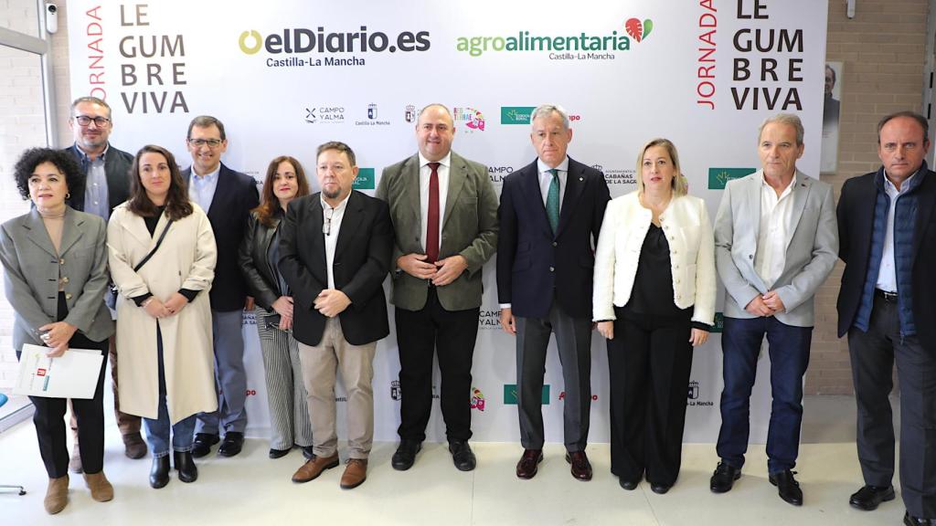 Foto de familia de la 'I Jornada Legumbreviva' en Cabañas de la Sagra.