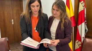 La consejera de Investigación y Universidades de la Generalitat de Cataluña, Núria Montserrat y la consejera de Educación de la Junta de Castilla y León, Rocío Lucas, durante su reunión de este miércoles
