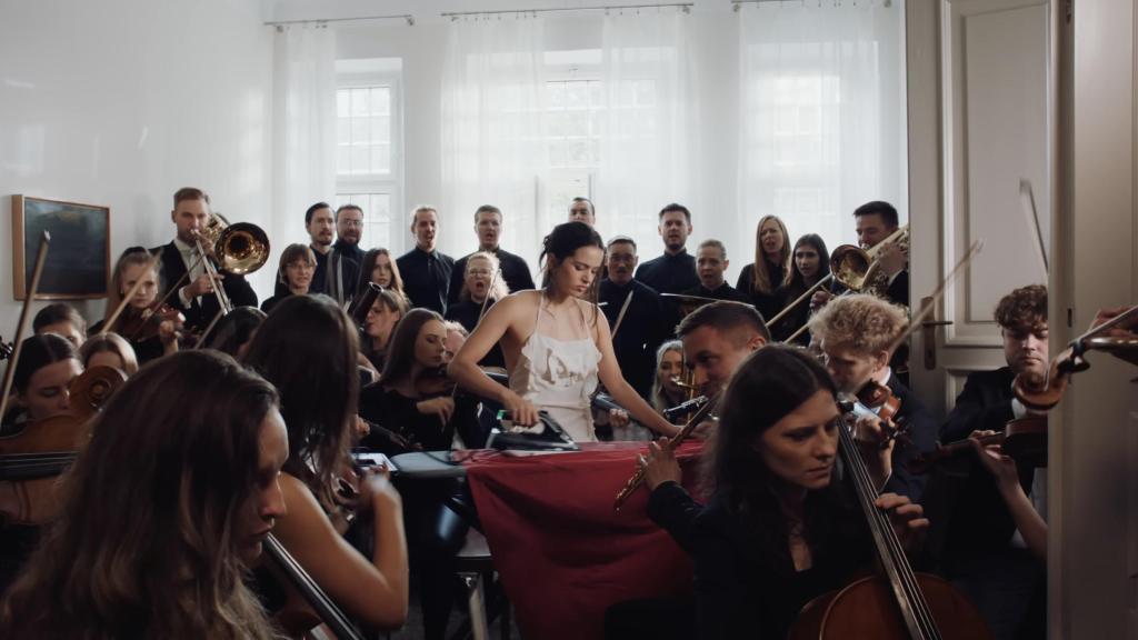 Rosalía planchando en Berghain.