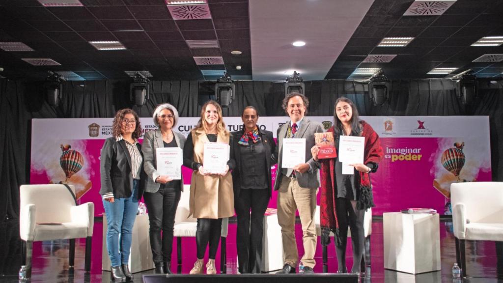 Presentación de libro cuentos y leyendas de México en la Feria Internacional del Libro del Estado de México.