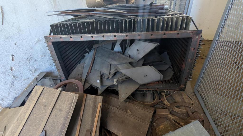 La Policía Local de Palencia localizó chatarra, enseres personales de los denunciados y cables en la quesería