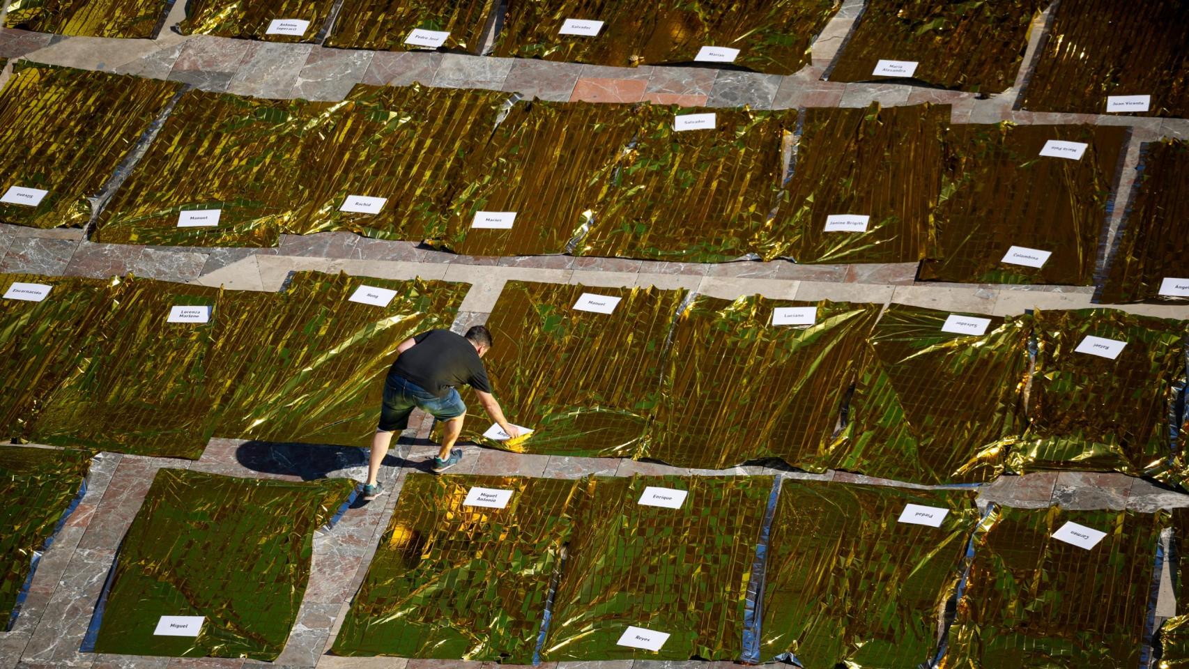 Protesta en la Plaza de la Virgen. EFE/Biel Aliño