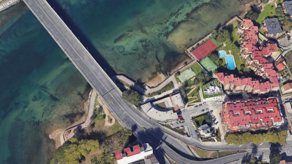Vista aérea del municipio de Oleiros desde el puente de A Pasaxe.