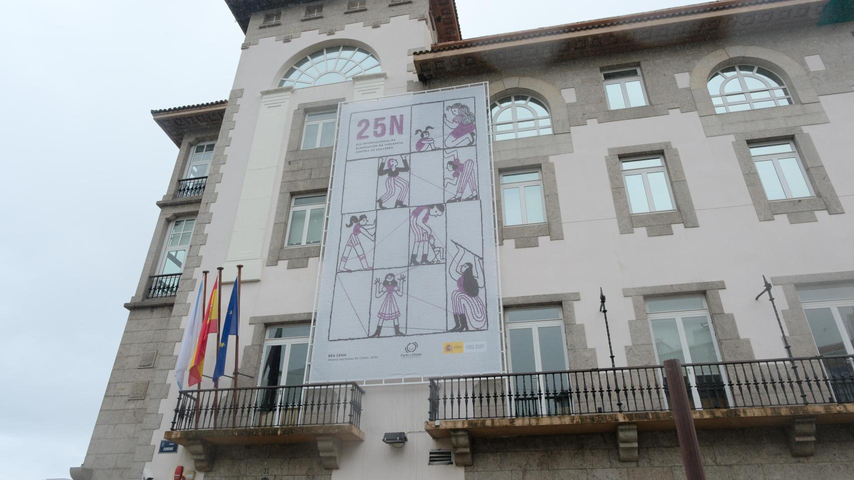 Una lona gigante por el 25N en A Coruña: Invitamos a reflexionar sobre las violencias