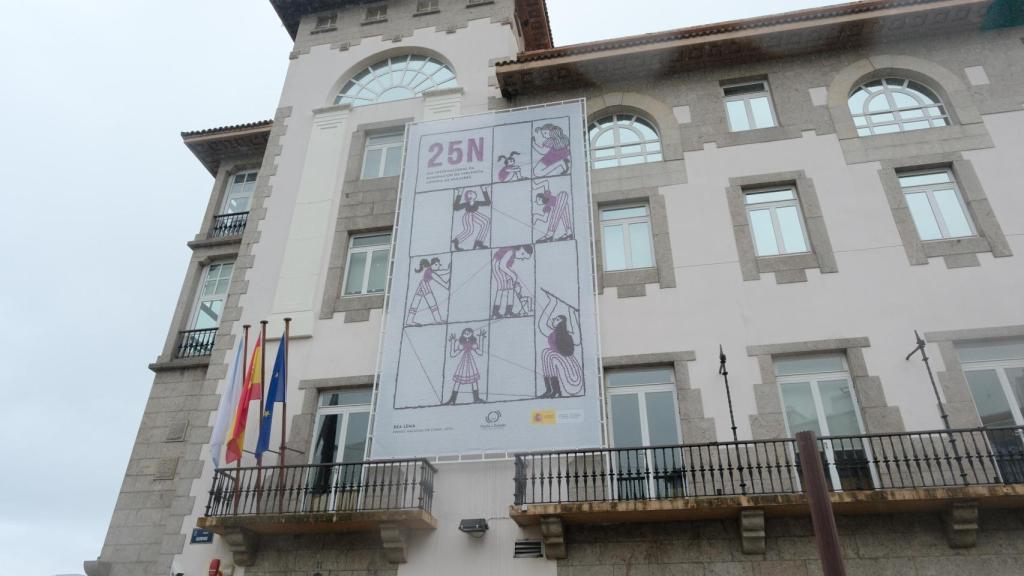 Una lona gigante por el 25N en A Coruña: Invitamos a reflexionar sobre las violencias