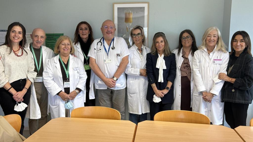 Voluntarios de la Asociación Española contra el Cáncer en Ferrol.