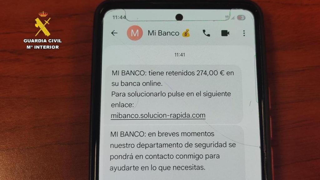 Mensaje de texto suplantando a un banco.