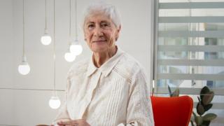 Marisa Guitián, galardonada con el Premio Honorífico de los X Premios Paraugas.