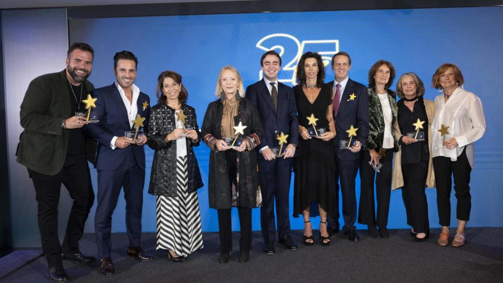 Personas reconocidas durante el 25º Aniversario de la Fundación Pequeño Deseo.