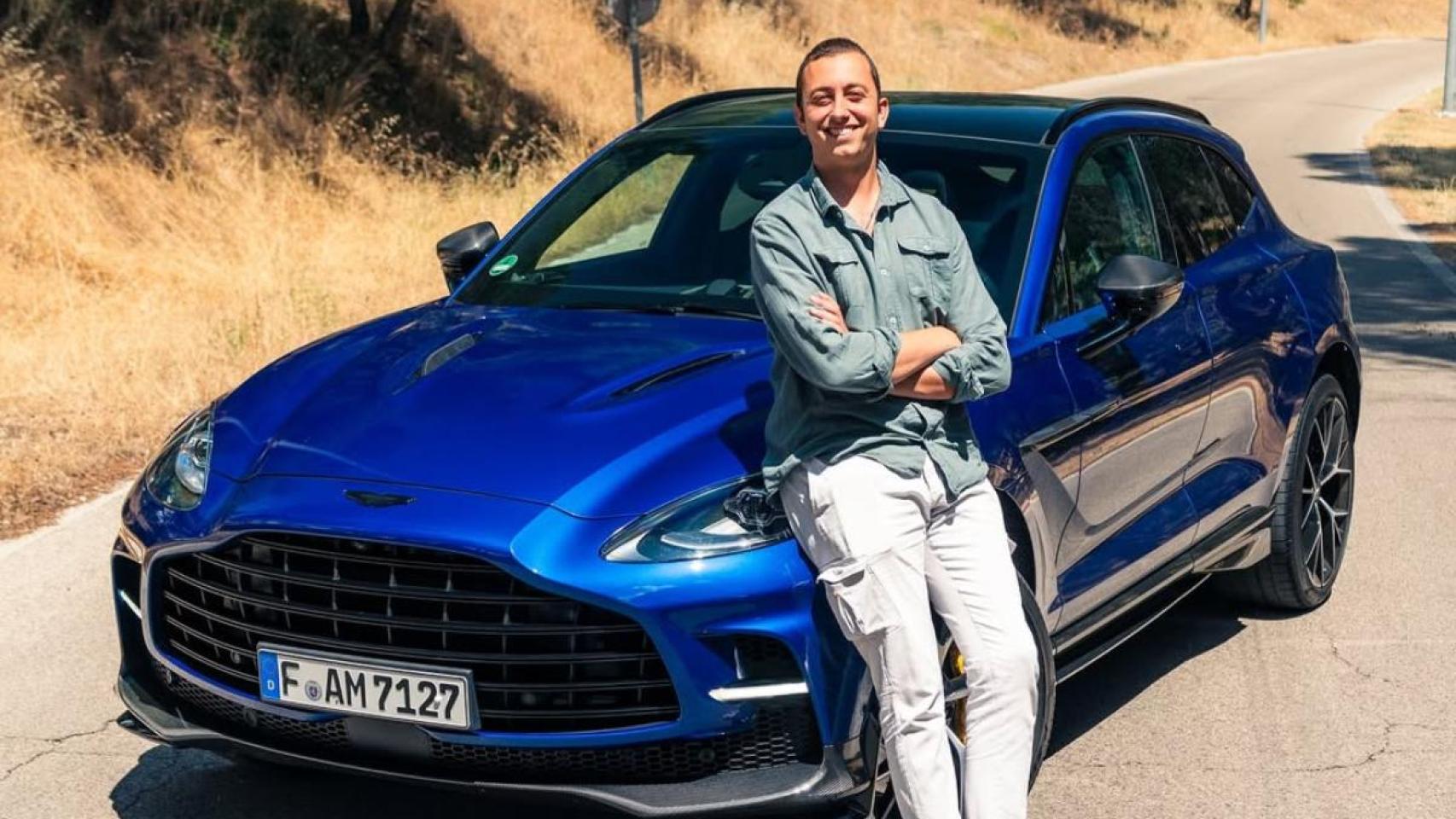 El influencer experto en coches que pasó de grabar en casa a viajar a China para probar últimos modelos