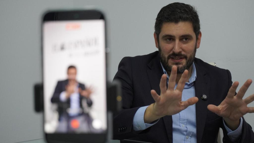 El portavoz de Vox en Aragón, durante la entrevista.