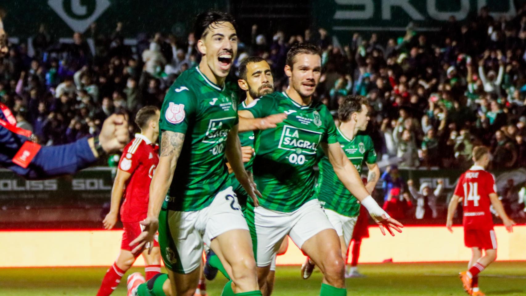 El CD Toledo cae con honores ante el Sevilla (1-4) con el Salto del Caballo vestido de gala