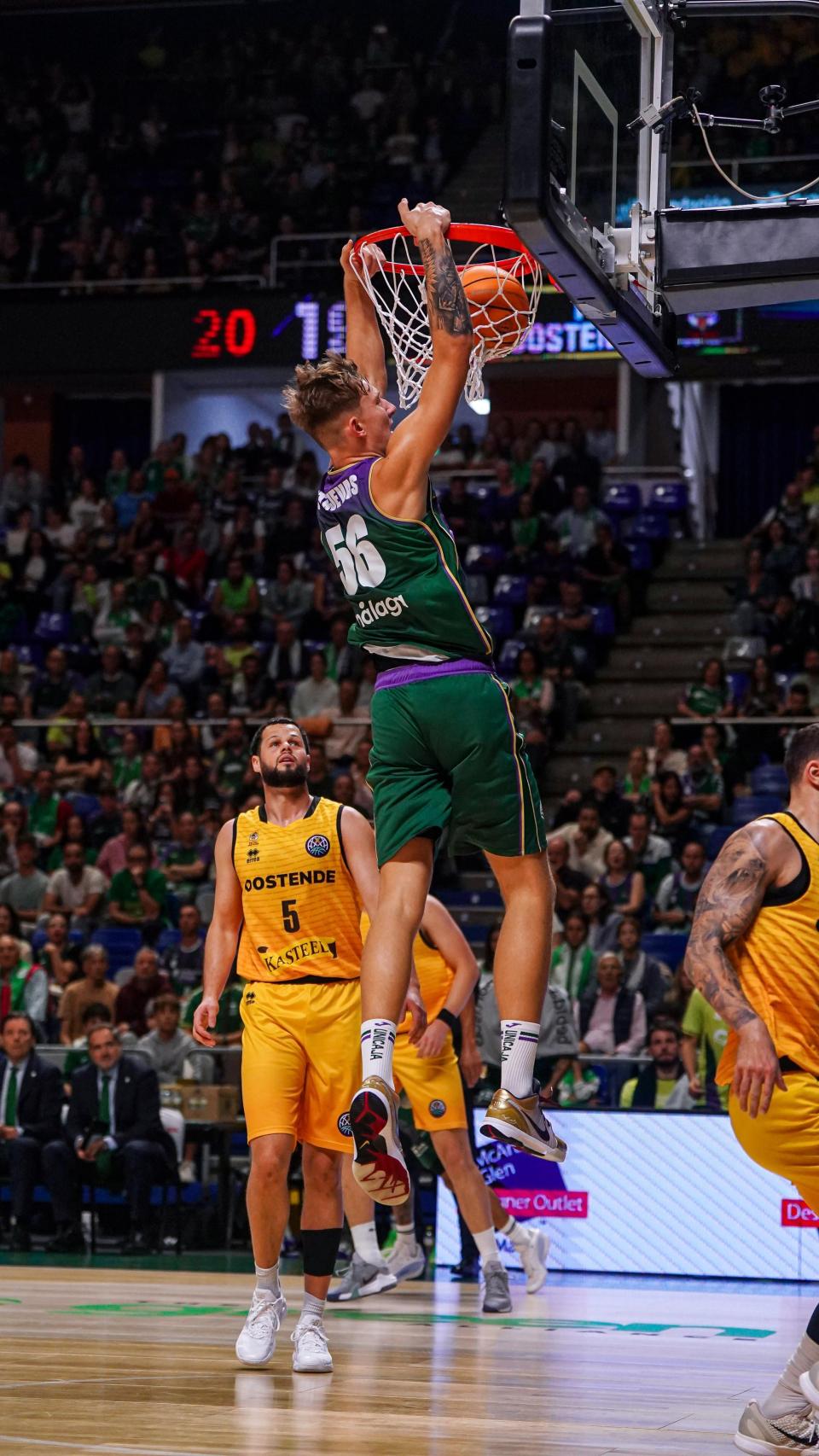 Butajevas durante el Unicaja vs. Filou Ostende