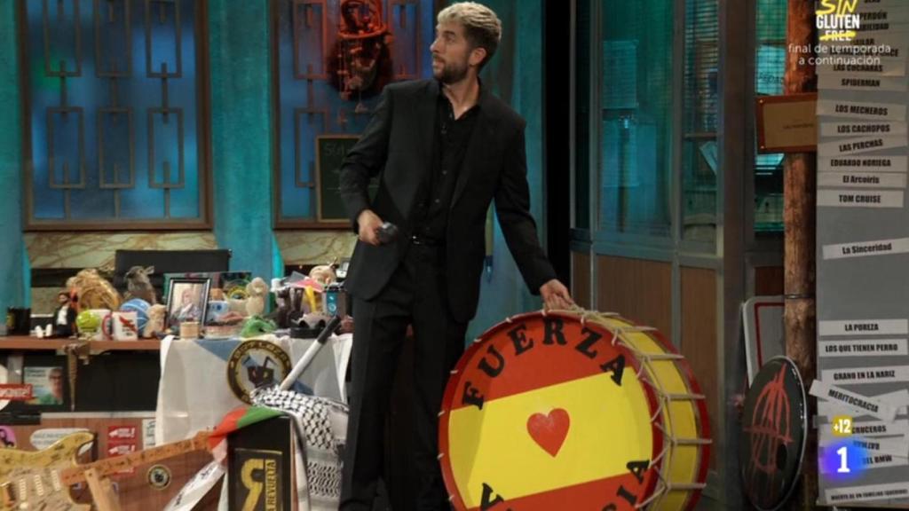 Broncano toca el bombo en apoyo a los afectados por la dana de Valencia.