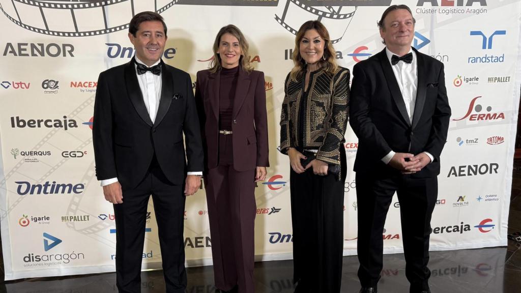De izda a derecha, Eduardo Corella, Presidente de ALIA Clúster Logístico de Aragón; Susana Lorenzo, Directora Área Corporativa ODvending; Susana Cano, Directora comercial y de Relaciones Institucionales de EL ESPAÑOL DE ARAGÓN y Ángel Gil, Director General de ALIA Clúster Logístico de Aragón.
