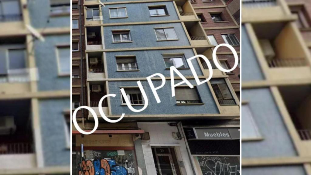 Fachada del piso okupado ilegalmente en calle Miguel Servet
