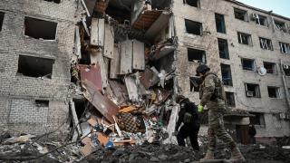 Un edificio de la localidad ucraniana de Zaporiyia destruido por un misil ruso.