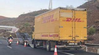 Imagen del camión averiado en la A-7 de Málaga.