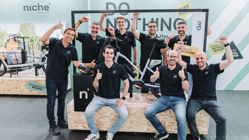 El equipo de Niche Mobility, con Marc Barceló en el centro.