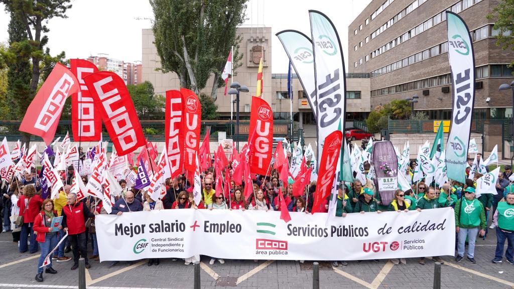 CC.OO., CSIF y UGT se concentran contra el bloqueo a la negociación colectiva del Ministerio de Función Pública
