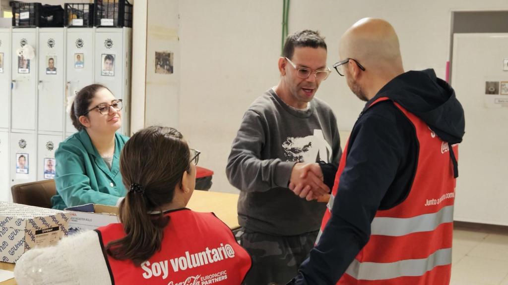 Jornada de voluntariado de Coca-Cola en Aspronaga, en Oleiros.
