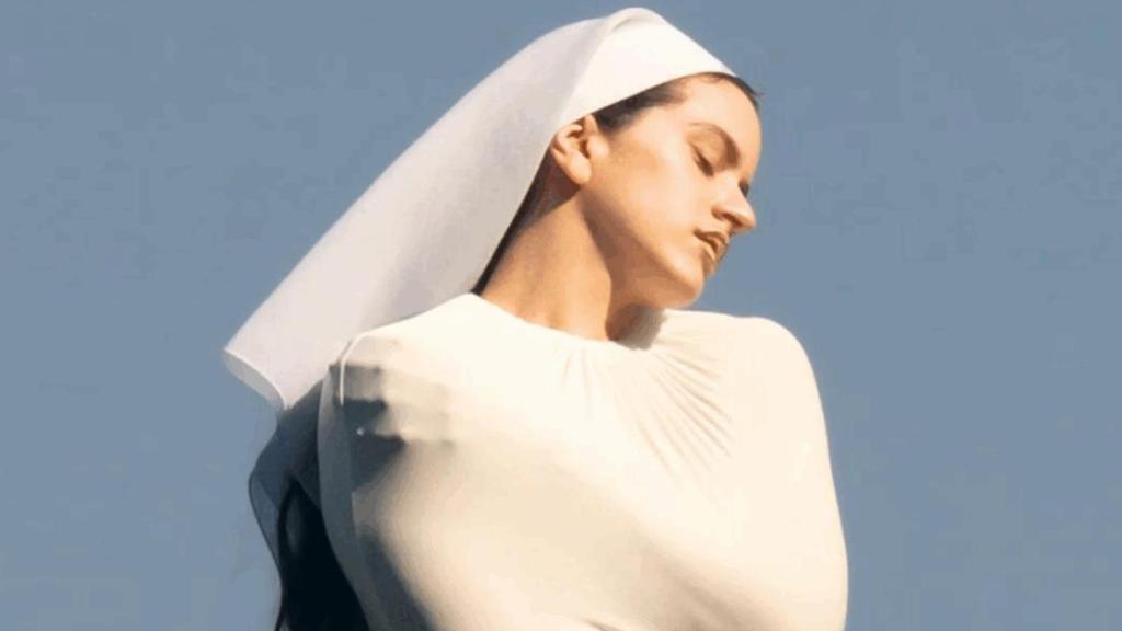 Rosalía en la portada de 'Lux'.