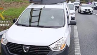 Un herido leve en un accidente múltiple en la AP-9, en Vilaboa, después de que arrojasen piedras a la calzada