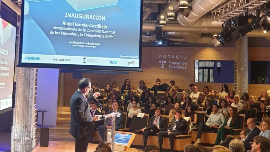 Ángel García Castillejo durante su discurso en la Jornada UTECA en el Edificio Telefónica de Madrid.