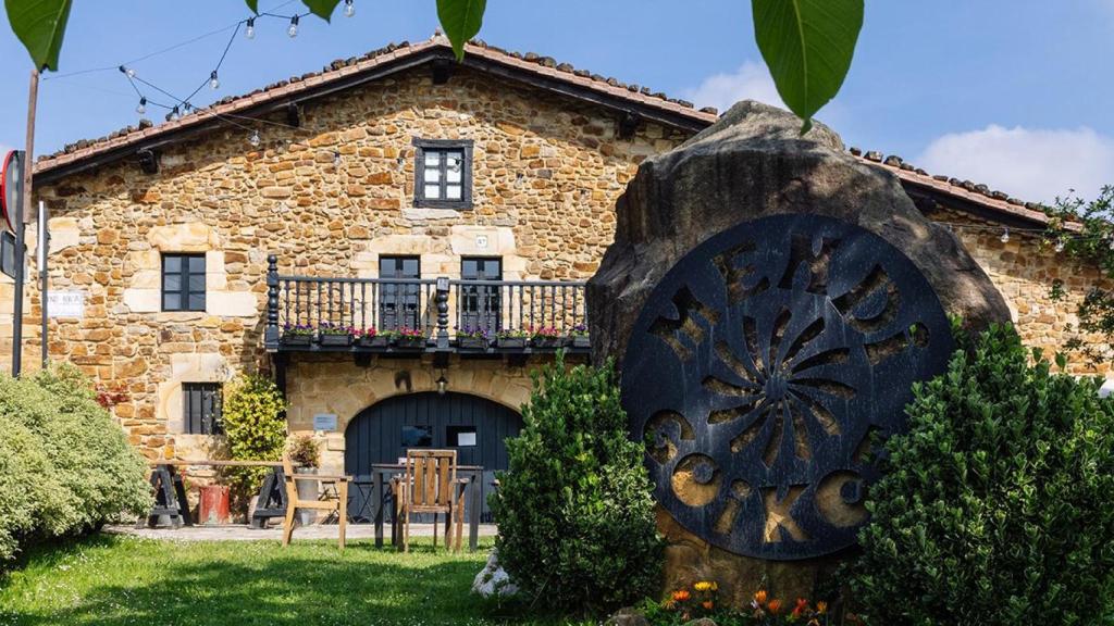 El caserío con vistas al Anboto convertido en destino gastro-rural en Axpe
