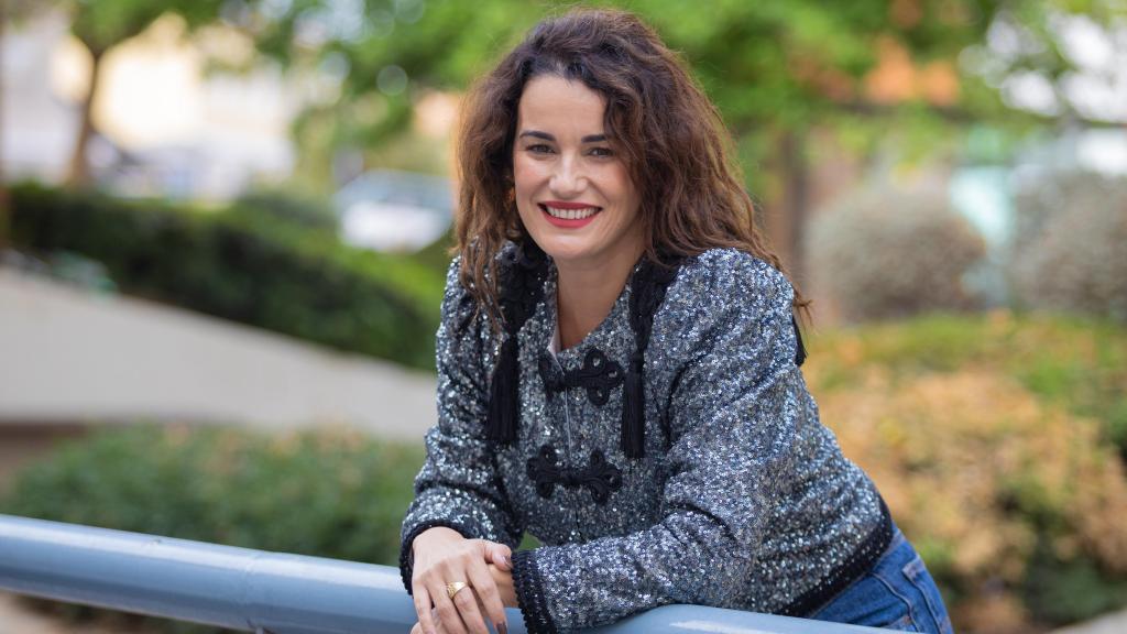 Maryam Blanes, en la plaza de Camas.