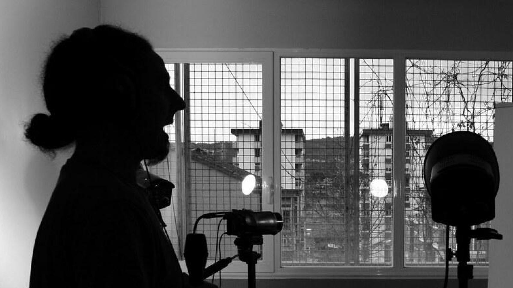 Contraluz de Martiño Ramos Soto, también conocido en los círculos de izquierda como 'Martinho o Minho', en búsqueda y captura por violar reiteradamente a una de sus alumnas en un pueblo de Orense.