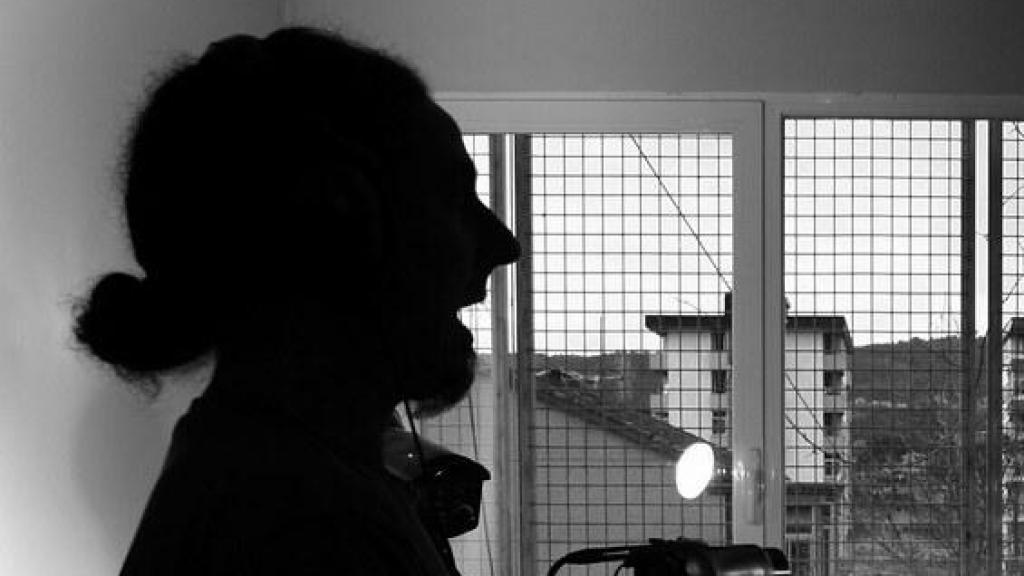 Contraluz de Martiño Ramos Soto, en búsqueda y captura por violar reiteradamente a una de sus alumnas en un pueblo de Orense.