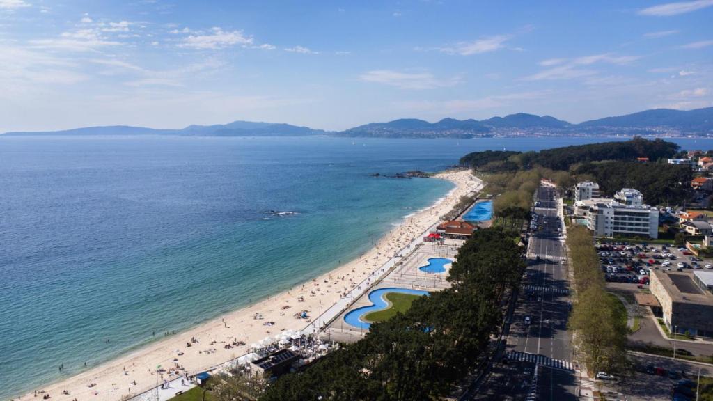 Vista aérea de la playa de Samil.