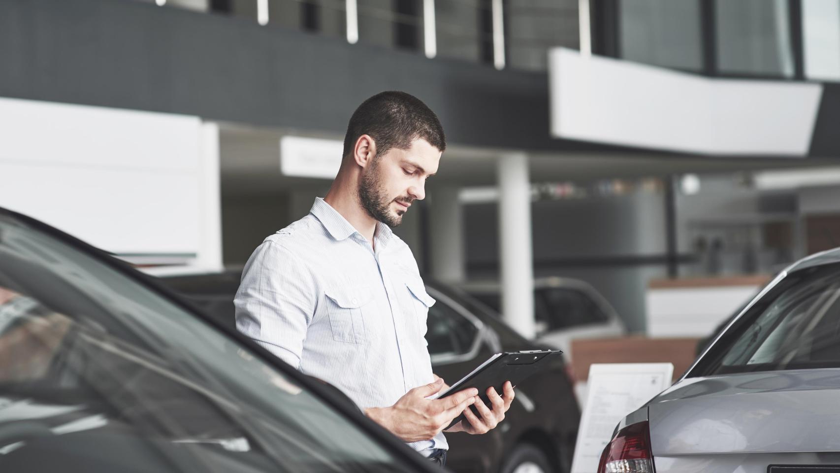 Un experto en coches no se corta y revela 5 clásicos que puedes comprar por menos de 5.000 euros