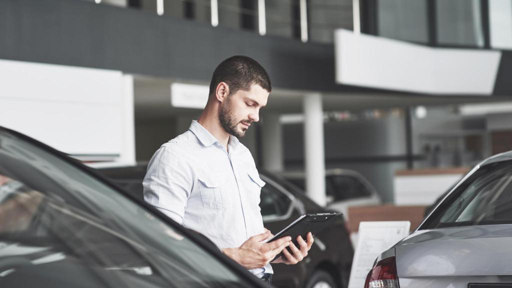 Un experto en coches no se corta y revela 5 clásicos que puedes comprar por menos de 5.000 euros