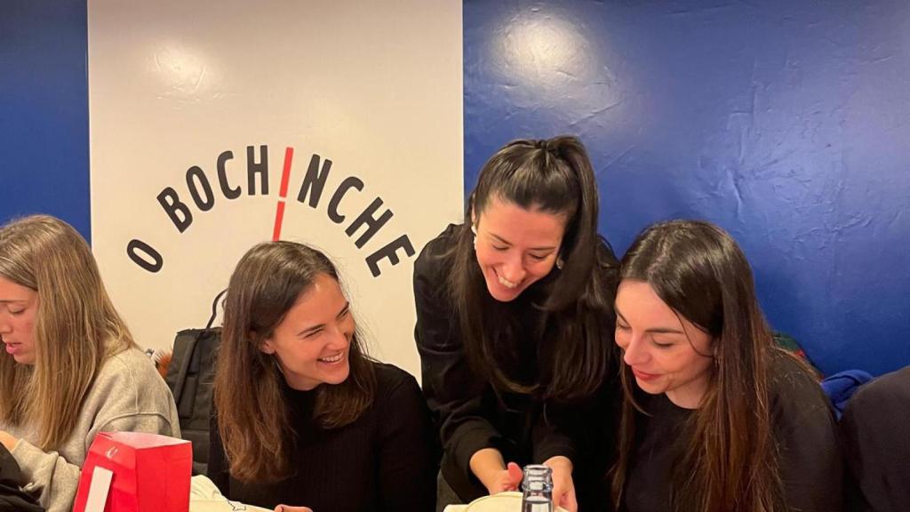 Tatiana junto con otras participantes en el taller en O Bochinche