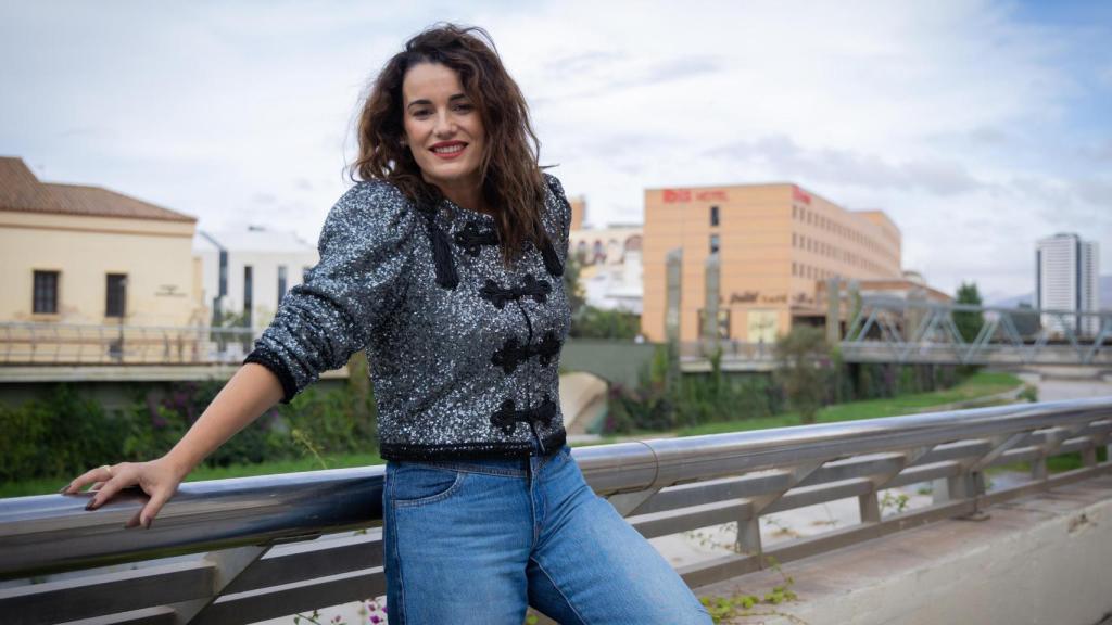 Maryam Blanes posando a cámara.