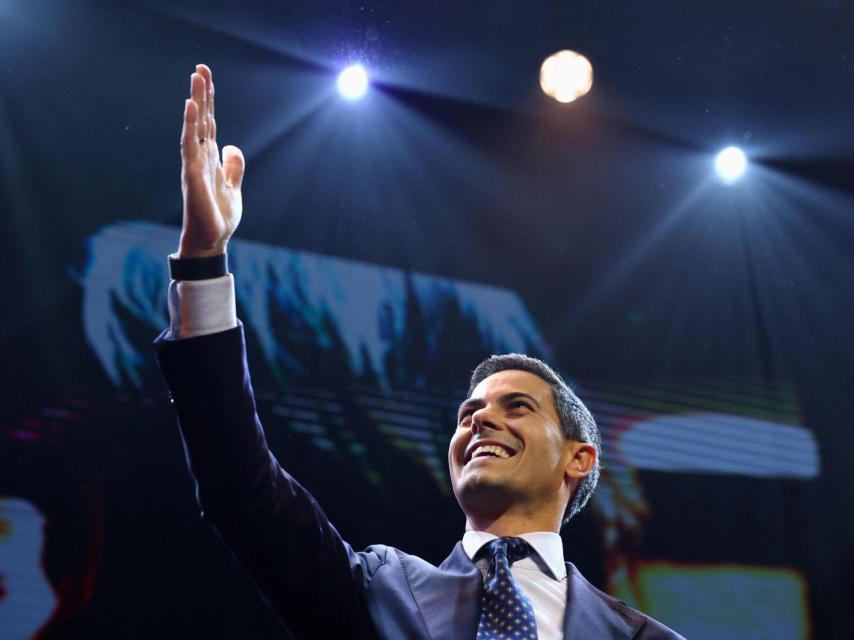 Rob Jetten celebra la victoria electoral en la sede del D66 en Leiden.