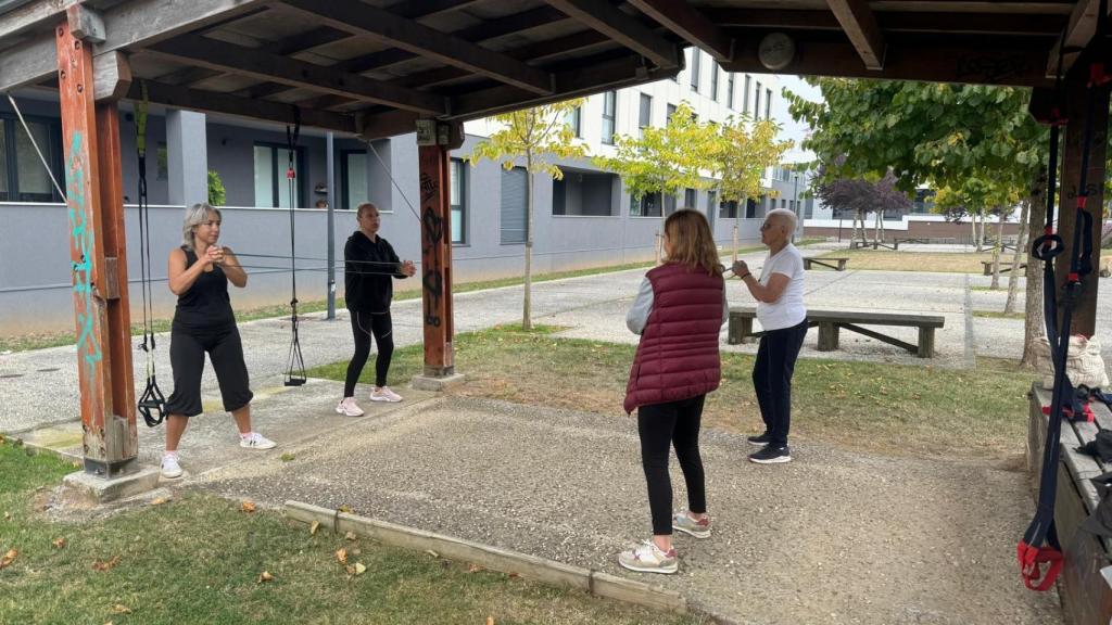 Susi Perol con sus compañeras en una sesión de Móvete+