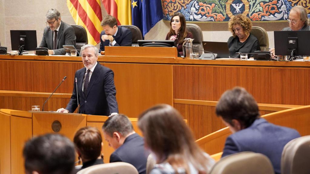 Azcón, este jueves, en el pleno de las Cortes de Aragón.