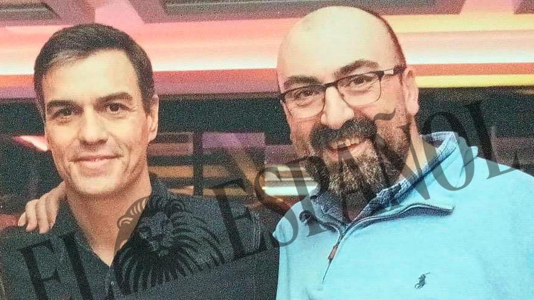 Pedro Sánchez junto a Koldo García.