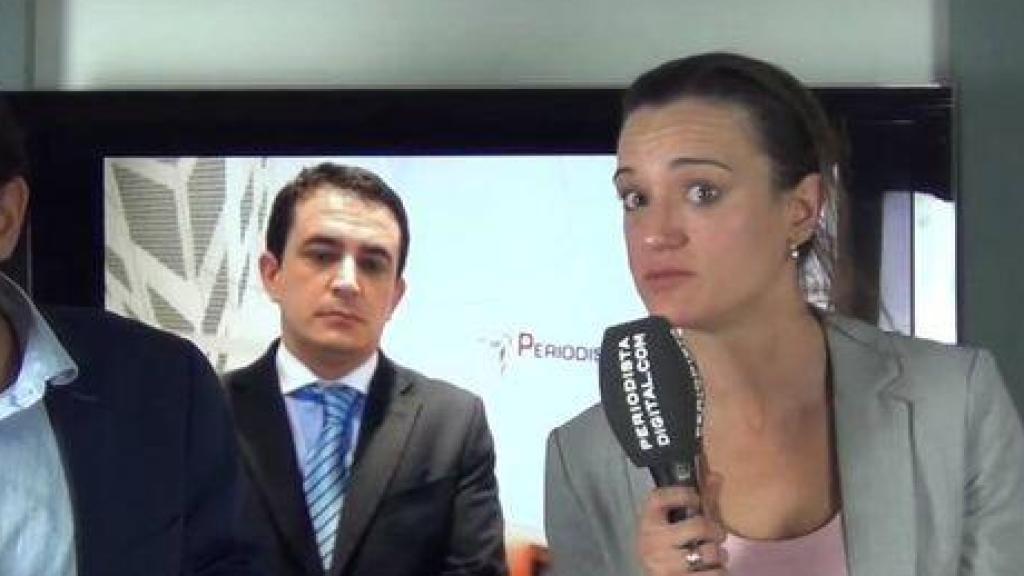 Simón Pérez y Silvia Charro, durante el vídeo '¿Por qué las hipotecas fijas son tan convenientes?'.