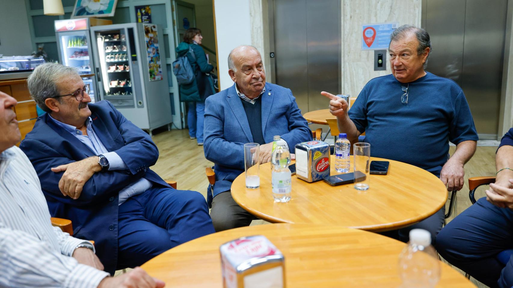 La conferencia de Martín Molina sobre Caja Toledo reunió a trabajadores, amigos y toledanos en torno a la nostalgia: todas las fotos