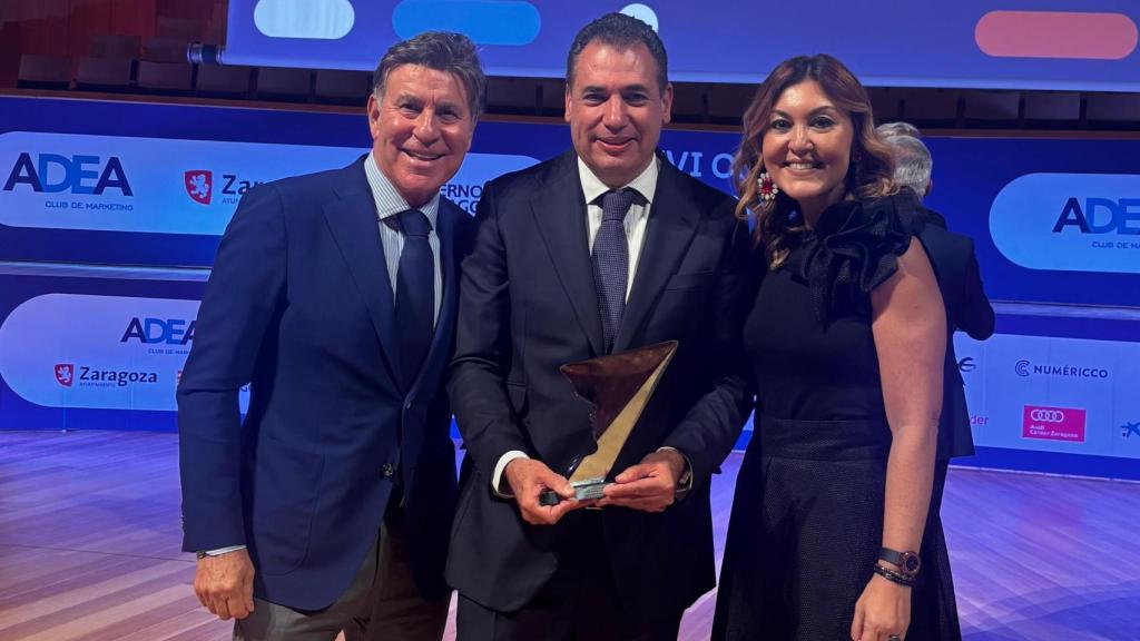 Susana Cano, directora comercial y de Relaciones Institucionales de EL ESPAÑOL DE ARAGÓN, con Benito Tesier