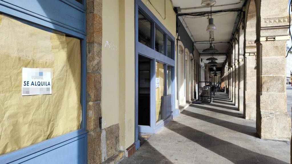 Anuncio de alquiler reciente en un local hostelero de la Marina.