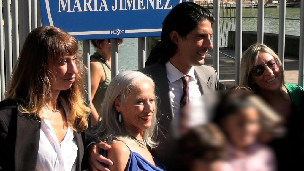 Isabel Jiménez y Alejandro Sancho en el inauguración de los Jardines María Jiménez en Sevilla.