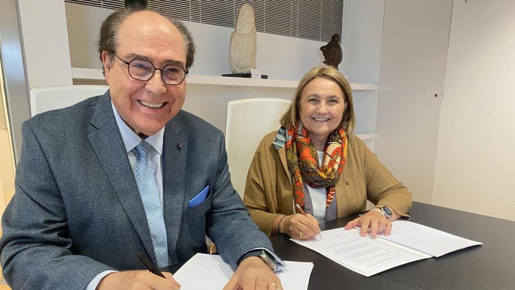 Imagen de la firma del convenio.