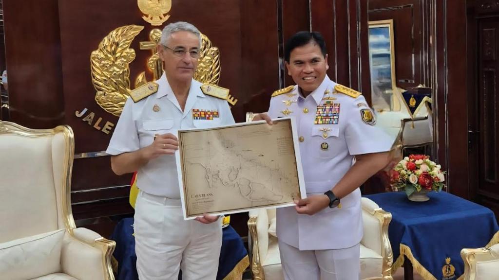 El AJEMA en un momento de su encuentro con su homólogo en Indonesia.