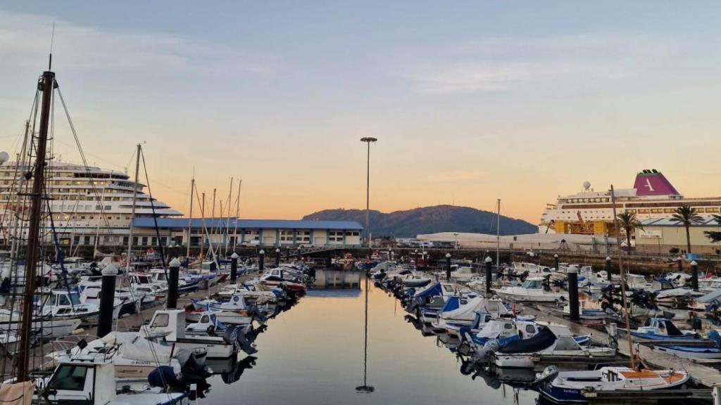 Cruceros en el puerto de Ferrol.